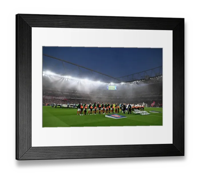 Framed Print : Arsenal FC v Real Madrid C.F. - UEFA Champions League 2024 / 25 Quarter Final First Leg