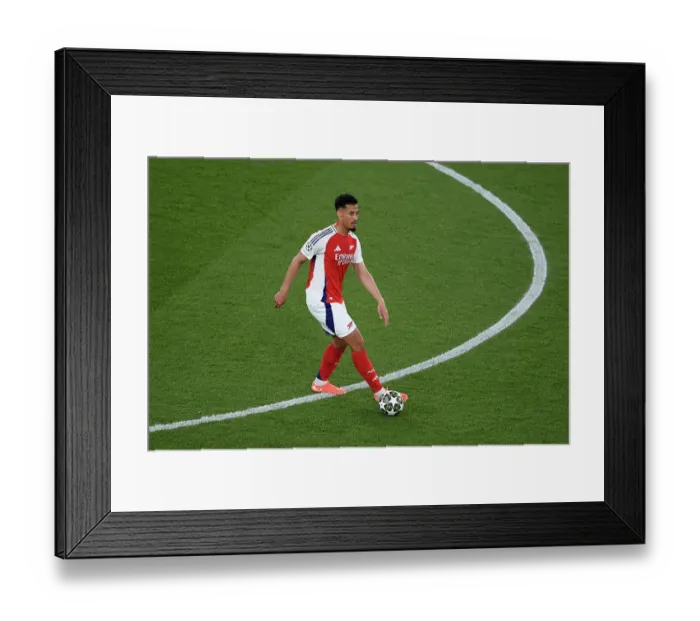 Framed Print : Arsenal FC v Real Madrid C.F. - UEFA Champions League 2024 / 25 Quarter Final First Leg