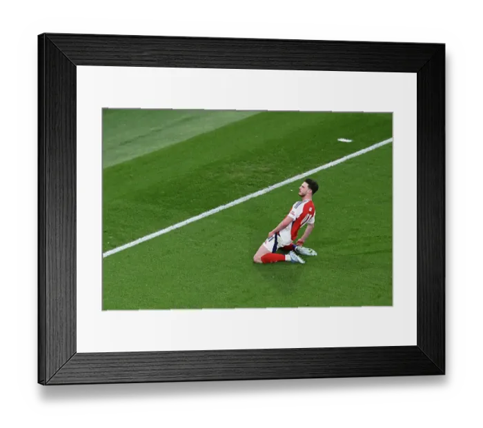 Framed Print : Arsenal FC v Real Madrid C.F. - UEFA Champions League 2024 / 25 Quarter Final First Leg