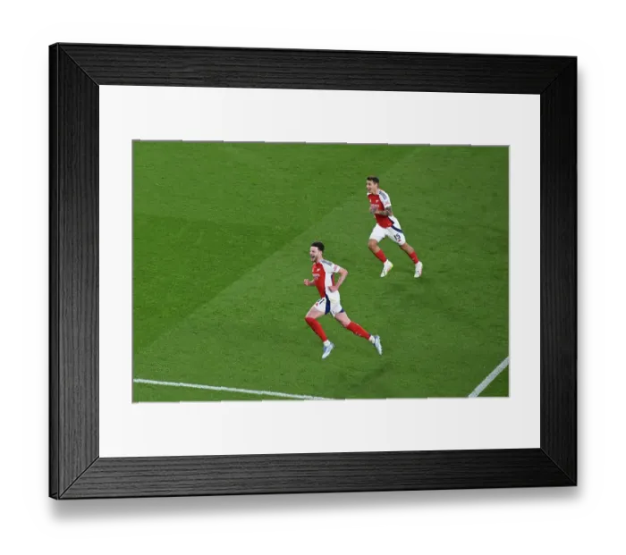Framed Print : Arsenal FC v Real Madrid C.F. - UEFA Champions League 2024 / 25 Quarter Final First Leg