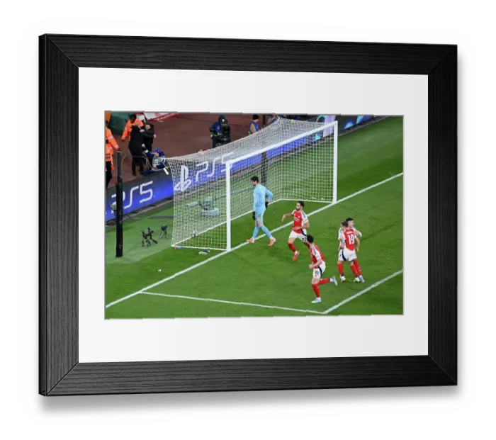 Framed Print : Arsenal FC v Real Madrid C.F. - UEFA Champions League 2024 / 25 Quarter Final First Leg