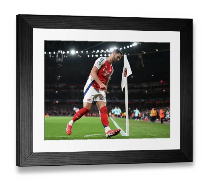 Framed Print : Arsenal FC v Real Madrid C.F. - UEFA Champions League 2024 / 25 Quarter Final First Leg