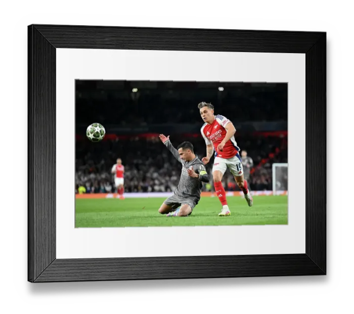Framed Print : Arsenal FC v Real Madrid C.F. - UEFA Champions League 2024 / 25 Quarter Final First Leg