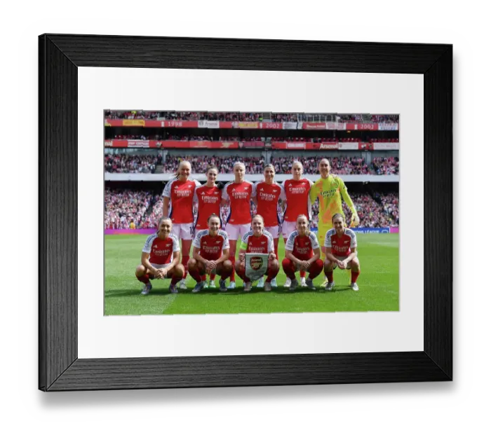 Framed Print : Arsenal WFC v Olympique Lyonnais - UEFA Women's Champions League Semi Final First Leg Framed Print : Arsenal WFC v Olympique Lyonnais - UEFA Women's Champions League Semi Final First Leg