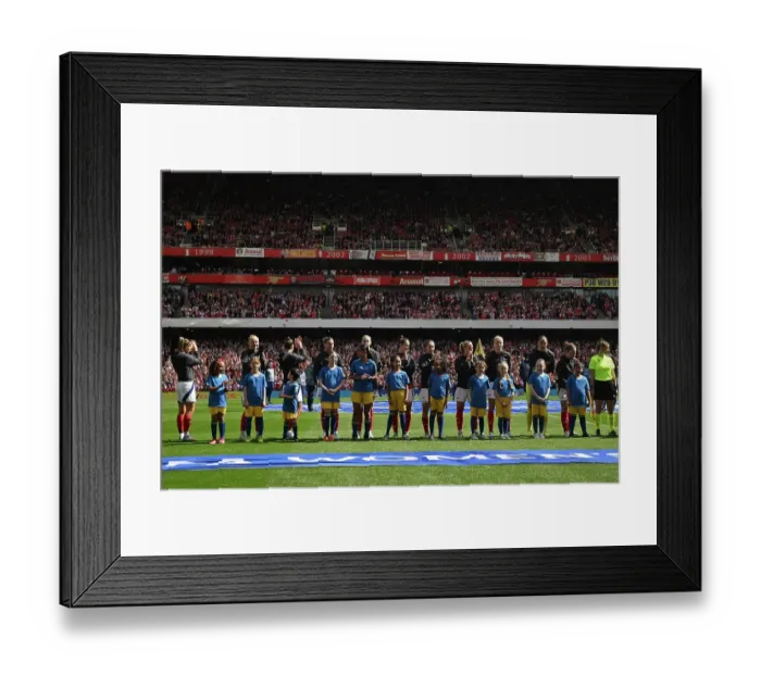Framed Print : Arsenal WFC v Olympique Lyonnais - UEFA Women's Champions League Semi Final First Leg Framed Print : Arsenal WFC v Olympique Lyonnais - UEFA Women's Champions League Semi Final First Leg