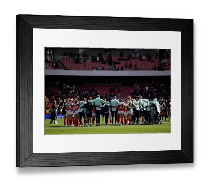 Framed Print : Arsenal WFC v Olympique Lyonnais - UEFA Women's Champions League Semi Final First Leg Framed Print : Arsenal WFC v Olympique Lyonnais - UEFA Women's Champions League Semi Final First Leg