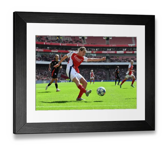Framed Print : Arsenal WFC v Olympique Lyonnais - UEFA Women's Champions League Semi Final First Leg Arsenal WFC v Olympique Lyonnais - UEFA Women's Champions League Semi Final First Leg Framed Print : Arsenal WFC v Olympique Lyonnais - UEFA Women's Champions League Semi Final First Leg Arsenal WFC v Olympique Lyonnais - UEFA Women's Champions League Semi Final First Leg