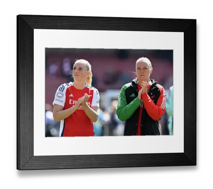 Framed Print : Arsenal WFC v Olympique Lyonnais - UEFA Women's Champions League Semi Final First Leg Framed Print : Arsenal WFC v Olympique Lyonnais - UEFA Women's Champions League Semi Final First Leg
