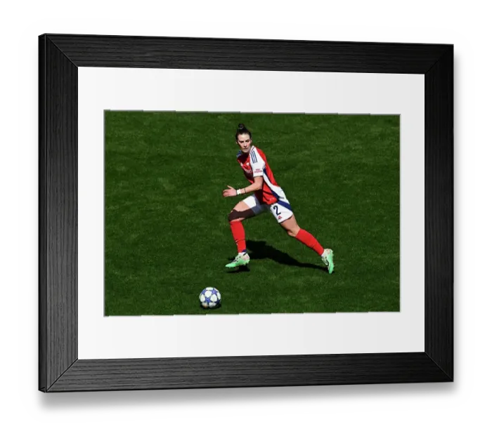 Framed Print : Arsenal WFC v Olympique Lyonnais - UEFA Women's Champions League Semi Final First Leg Framed Print : Arsenal WFC v Olympique Lyonnais - UEFA Women's Champions League Semi Final First Leg
