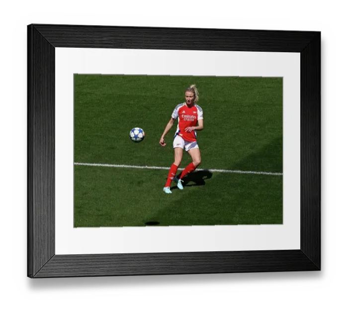 Framed Print : Arsenal WFC v Olympique Lyonnais - UEFA Women's Champions League Semi Final First Leg