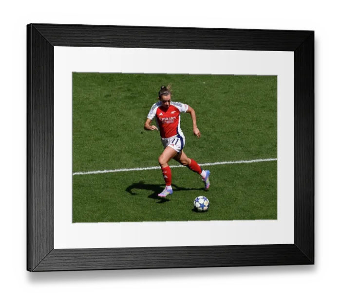 Framed Print : Arsenal WFC v Olympique Lyonnais - UEFA Women's Champions League Semi Final First Leg Framed Print : Arsenal WFC v Olympique Lyonnais - UEFA Women's Champions League Semi Final First Leg