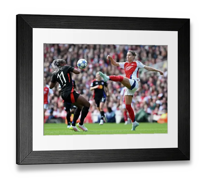 Framed Print : Arsenal WFC v Olympique Lyonnais - UEFA Women's Champions League Semi Final First Leg Framed Print : Arsenal WFC v Olympique Lyonnais - UEFA Women's Champions League Semi Final First Leg