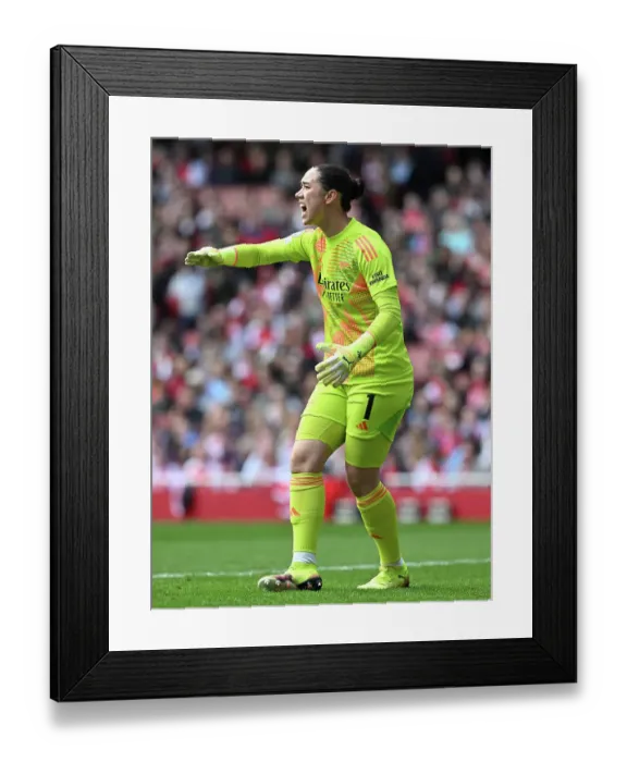 Framed Print : Arsenal WFC v Olympique Lyonnais - UEFA Women's Champions League Semi Final First Leg Arsenal WFC v Olympique Lyonnais - UEFA Women's Champions League Semi Final First Leg