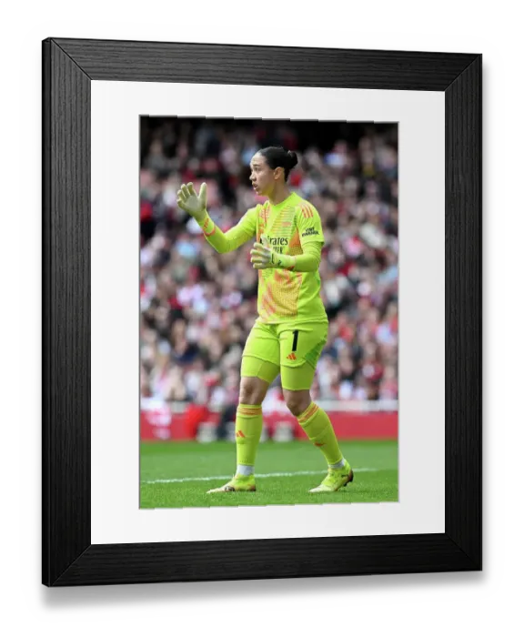 Framed Print : Arsenal WFC v Olympique Lyonnais - UEFA Women's Champions League Semi Final First Leg