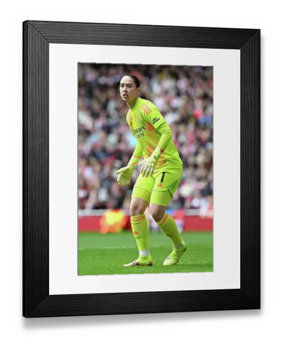 Framed Print : Arsenal WFC v Olympique Lyonnais - UEFA Women's Champions League Semi Final First Leg Framed Print : Arsenal WFC v Olympique Lyonnais - UEFA Women's Champions League Semi Final First Leg