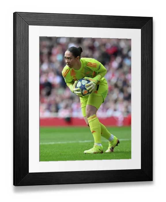 Framed Print : Arsenal WFC v Olympique Lyonnais - UEFA Women's Champions League Semi Final First Leg