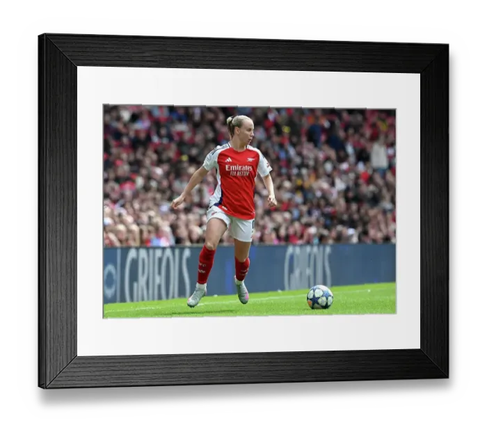 Framed Print : Arsenal WFC v Olympique Lyonnais - UEFA Women's Champions League Semi Final First Leg