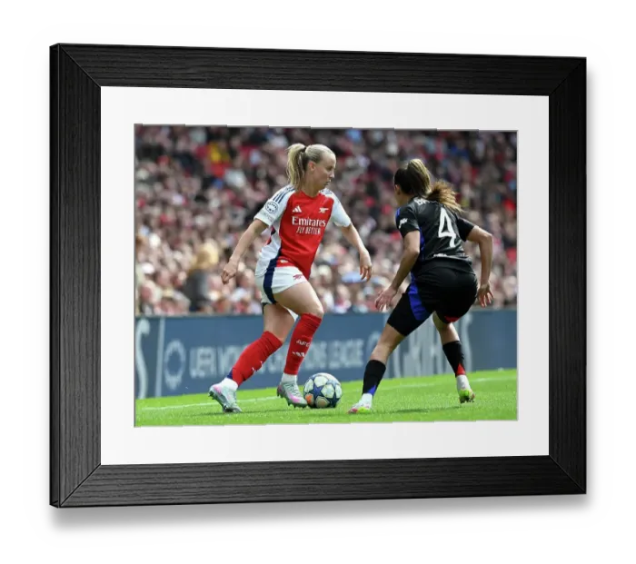 Framed Print : Arsenal WFC v Olympique Lyonnais - UEFA Women's Champions League Semi Final First Leg