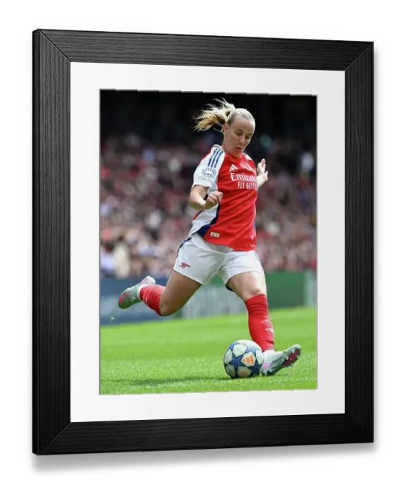 Framed Print : Arsenal WFC v Olympique Lyonnais - UEFA Women's Champions League Semi Final First Leg