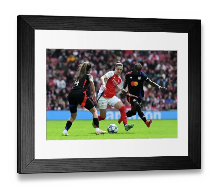 Framed Print : Arsenal WFC v Olympique Lyonnais - UEFA Women's Champions League Semi Final First Leg Framed Print : Arsenal WFC v Olympique Lyonnais - UEFA Women's Champions League Semi Final First Leg