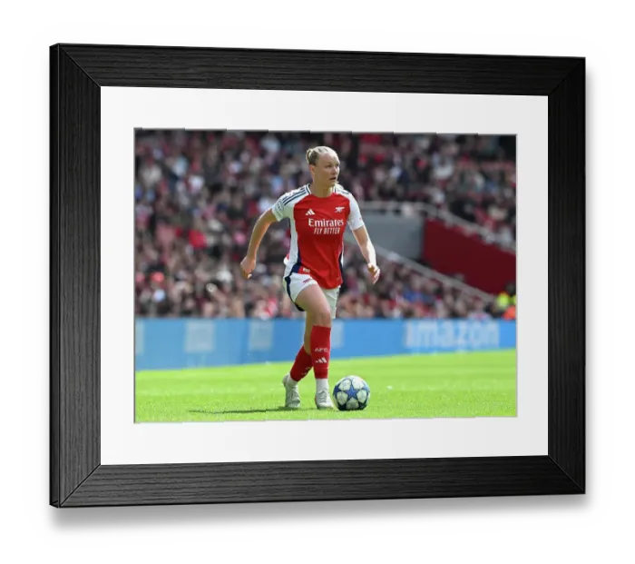 Framed Print : Arsenal WFC v Olympique Lyonnais - UEFA Women's Champions League Semi Final First Leg