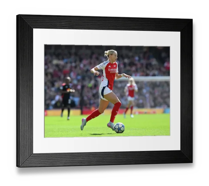 Framed Print : Arsenal WFC v Olympique Lyonnais - UEFA Women's Champions League Semi Final First Leg Framed Print : Arsenal WFC v Olympique Lyonnais - UEFA Women's Champions League Semi Final First Leg