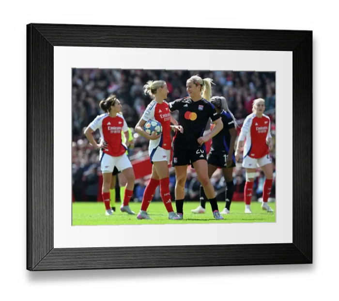 Framed Print : Arsenal WFC v Olympique Lyonnais - UEFA Women's Champions League Semi Final First Leg Framed Print : Arsenal WFC v Olympique Lyonnais - UEFA Women's Champions League Semi Final First Leg