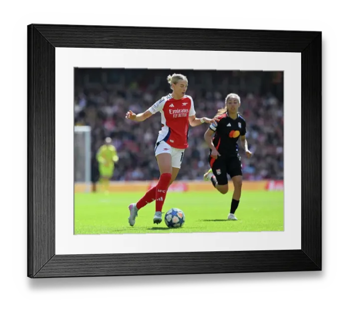 Framed Print : Arsenal WFC v Olympique Lyonnais - UEFA Women's Champions League Semi Final First Leg