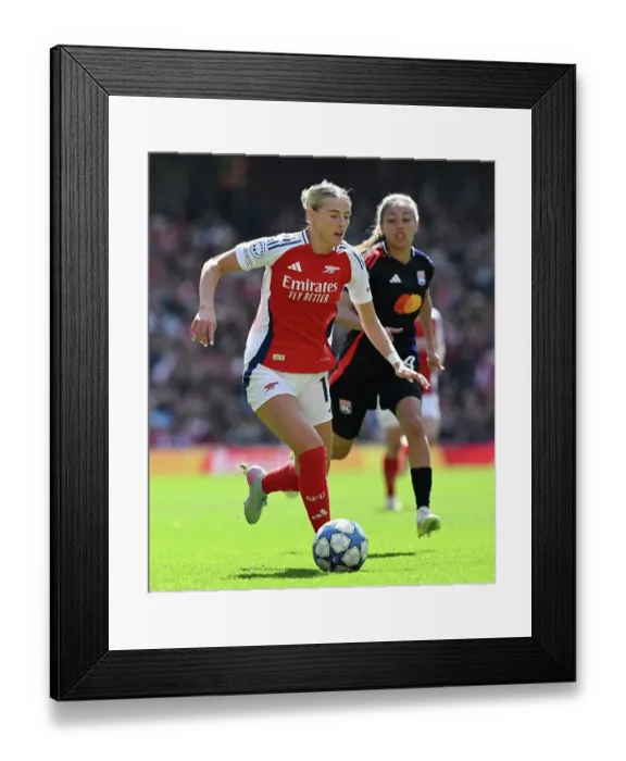 Framed Print : Arsenal WFC v Olympique Lyonnais - UEFA Women's Champions League Semi Final First Leg