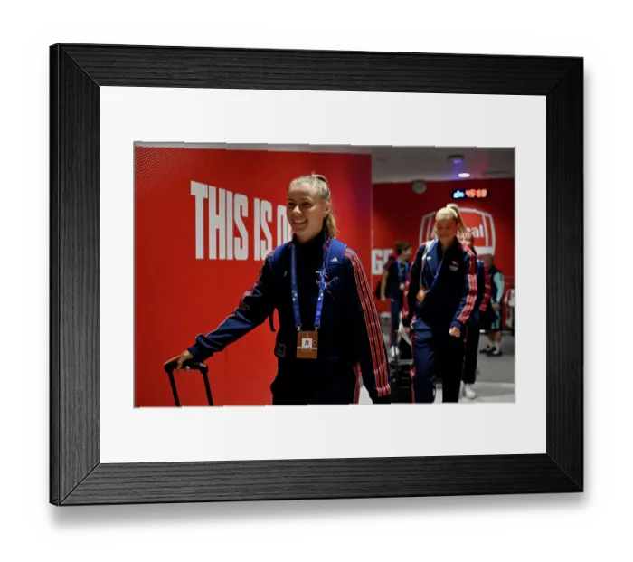 Framed Print : Arsenal WFC v Olympique Lyonnais - UEFA Women's Champions League Semi Final First Leg