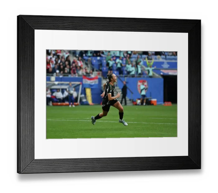 Framed Print : Olympique Lyonnais v Arsenal WFC - UEFA Women's Champions League Semi Final Second Leg Olympique Lyonnais v Arsenal WFC - UEFA Women's Champions League Semi Final Second Leg