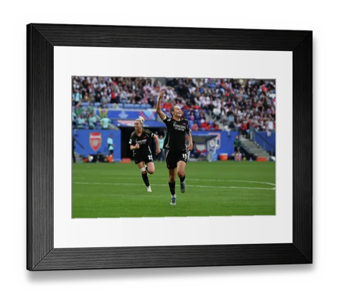 Framed Print : Olympique Lyonnais v Arsenal WFC - UEFA Women's Champions League Semi Final Second Leg Olympique Lyonnais v Arsenal WFC - UEFA Women's Champions League Semi Final Second Leg