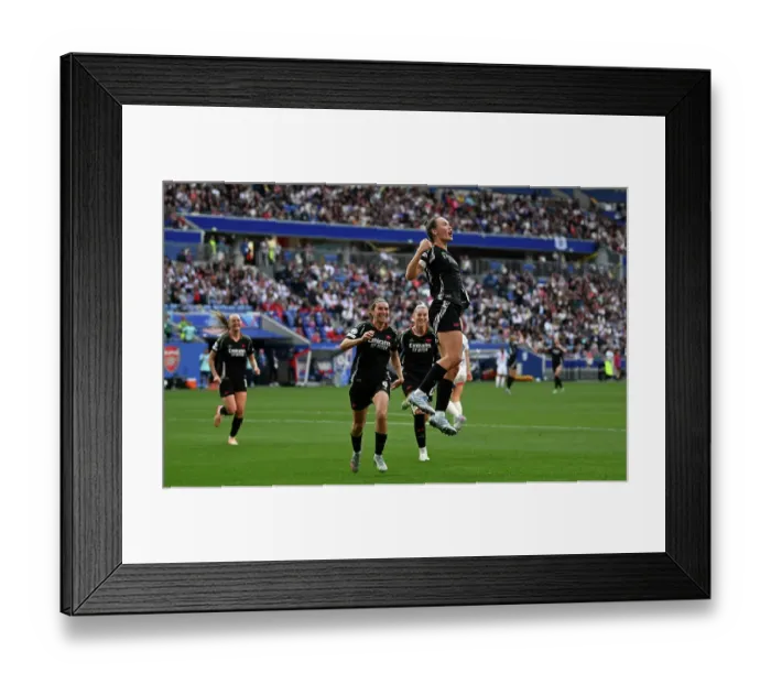 Framed Print : Olympique Lyonnais v Arsenal WFC - UEFA Women's Champions League Semi Final Second Leg Olympique Lyonnais v Arsenal WFC - UEFA Women's Champions League Semi Final Second Leg