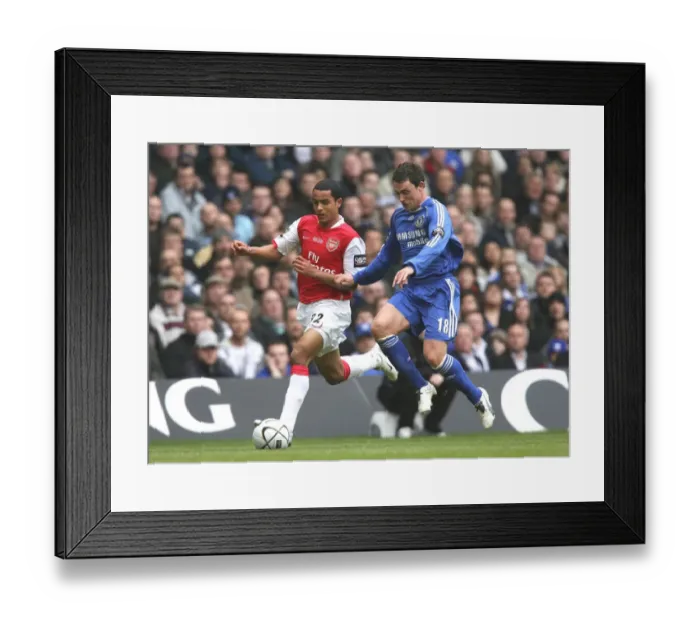 Framed Print : Theo Walcott (Arsenal) Wayne Bridge (Chelsea) Framed Print : Theo Walcott (Arsenal) Wayne Bridge (Chelsea)