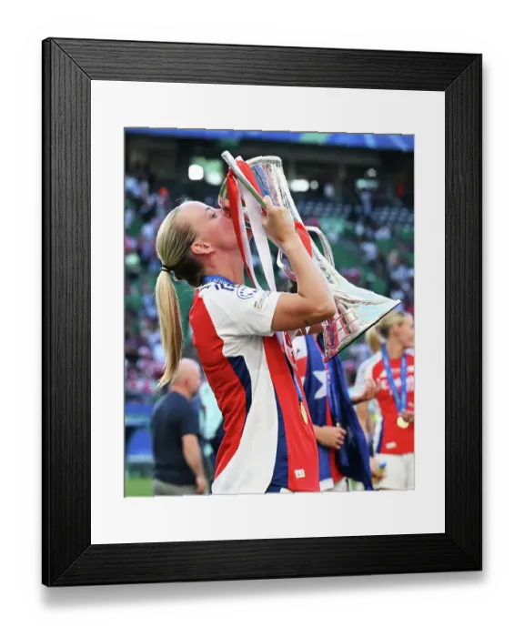 Framed Print : Arsenal WFC v FC Barcelona - UEFA Women's Champions League Final Arsenal WFC v FC Barcelona - UEFA Women's Champions League Final