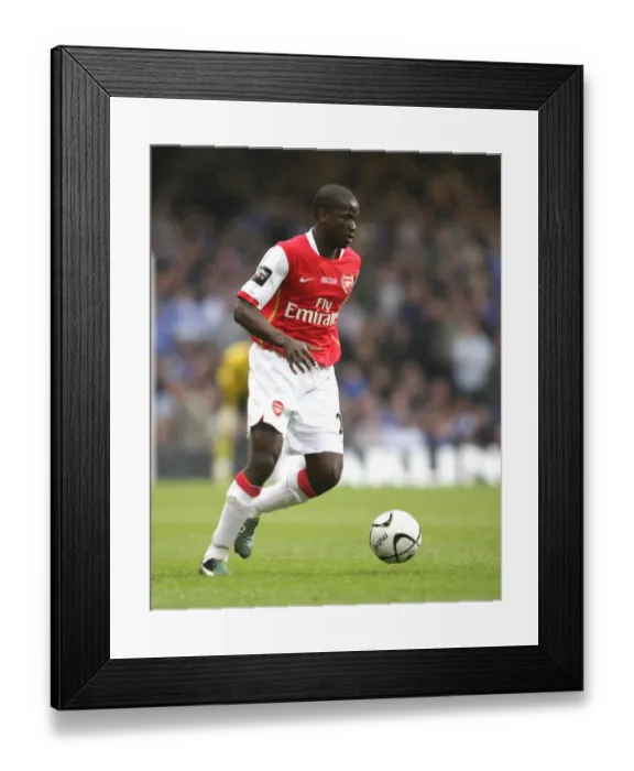Framed Print : Emmanuel Eboue in Action Against Chelsea in The 2007 Carling Cup Final: Arsenal vs. Chelsea (25 / 2 / 2007)