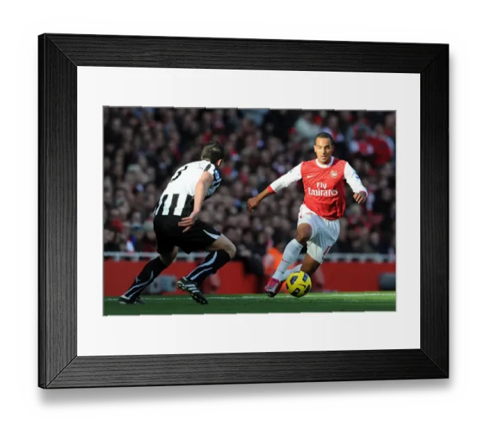Framed Print : Theo Walcott (Arsenal) Jose Enrique (Newcastle). Arsenal 0: 1 Newcastle United Framed Print : Theo Walcott (Arsenal) Jose Enrique (Newcastle). Arsenal 0: 1 Newcastle United