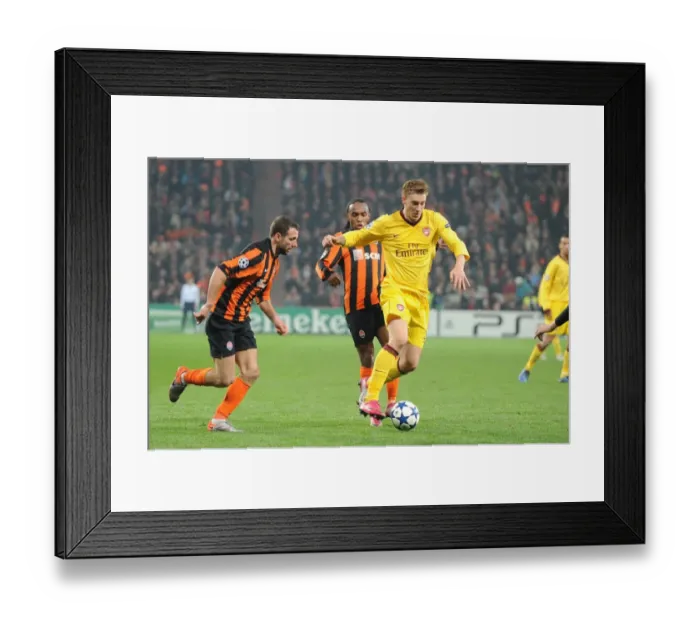 Framed Print : Nicklas Bendtner (Arsenal) Jadson (Shakhtar). Shakhtar Donetsk 2: 1 Arsenal