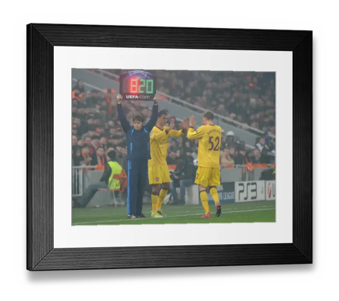 Framed Print : Marouane Chamakh and Nicklas Bendtner (Arsenal). Shakhtar Donetsk 2: 1 Arsenal Framed Print : Marouane Chamakh and Nicklas Bendtner (Arsenal). Shakhtar Donetsk 2: 1 Arsenal