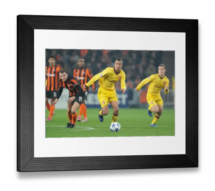 Framed Print : Craig Eastmond and Jack Wilshere (Arsenal) Olexiy Gai (Shakhtar). Shakhtar Donetsk 2