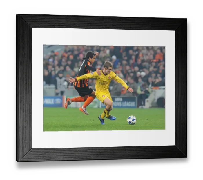 Framed Print : Jack Wilshere (Arsenal) Jadson (Shakhtar). Shakhtar Donetsk 2: 1 Arsenal