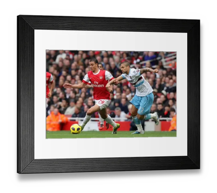 Framed Print : Chamakh's Decisive Strike: Arsenal Secures 1-0 Victory Over West Ham in Premier League Battle
