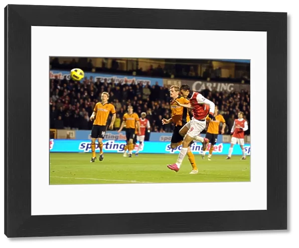 Marouane Chamakh heads past Wolves goalkeeper Marcus Hahnemann to score the 1st Arsenal goal