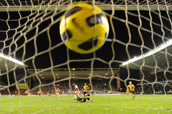 Chamakh Scores the Second: Arsenal's 2-0 Victory over Wolverhampton Wanderers