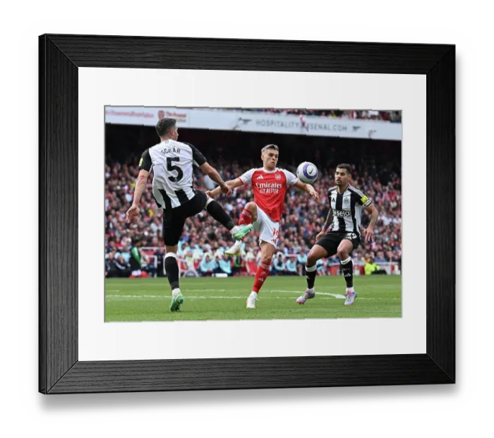 Framed Print : Arsenal FC v Newcastle United FC - Premier League