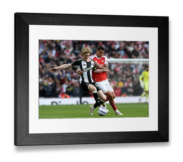 Framed Print : Arsenal FC v Newcastle United FC - Premier League
