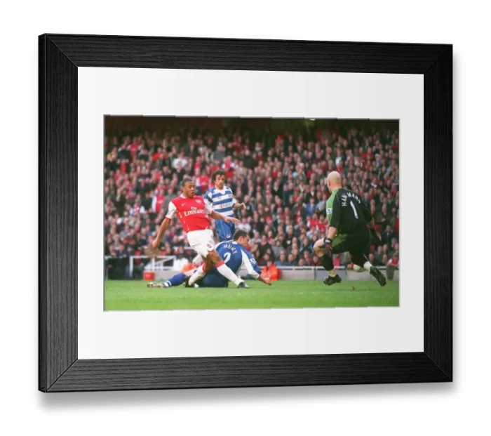 Framed Print : Julio Baptista scores Arsenals 2nd goal past Marcus Hahnemann Framed Print : Julio Baptista scores Arsenals 2nd goal past Marcus Hahnemann