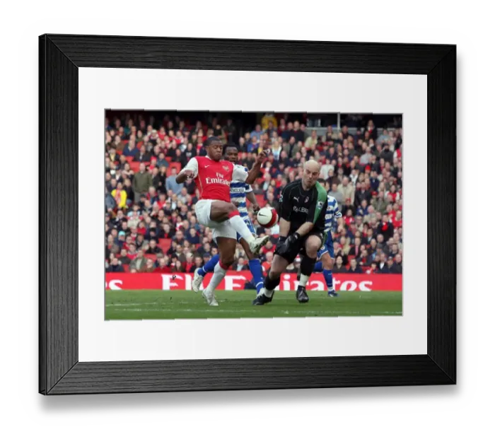 Framed Print : Julio Baptista (Arsenal) Marcus Hahnemann (Reading)