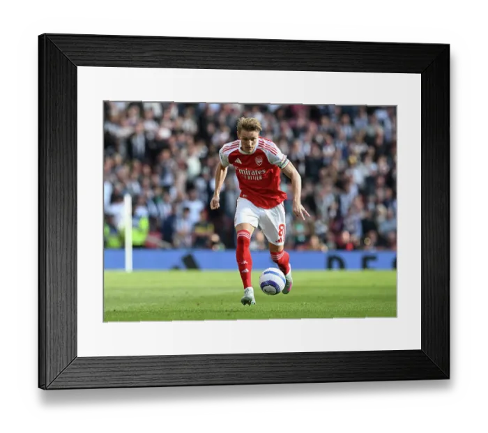 Framed Print : Arsenal FC v Newcastle United FC - Premier League
