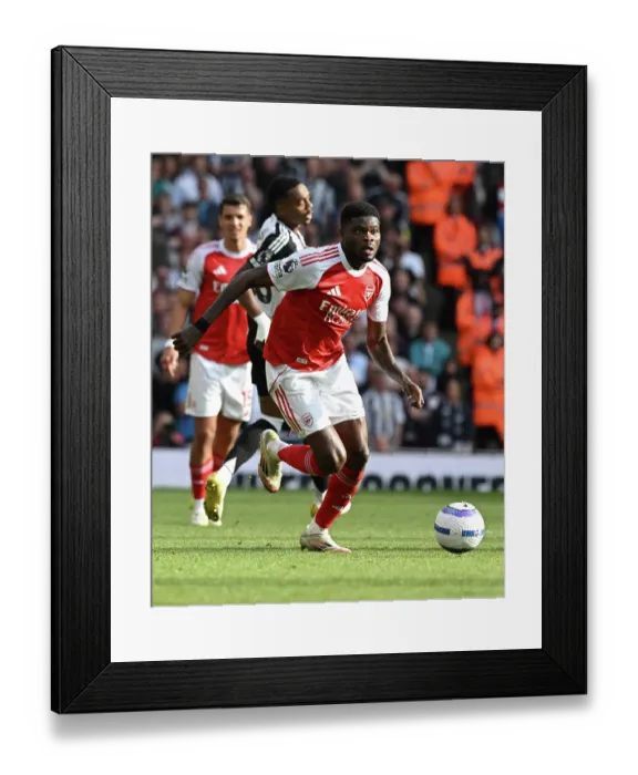 Framed Print : Arsenal FC v Newcastle United FC - Premier League